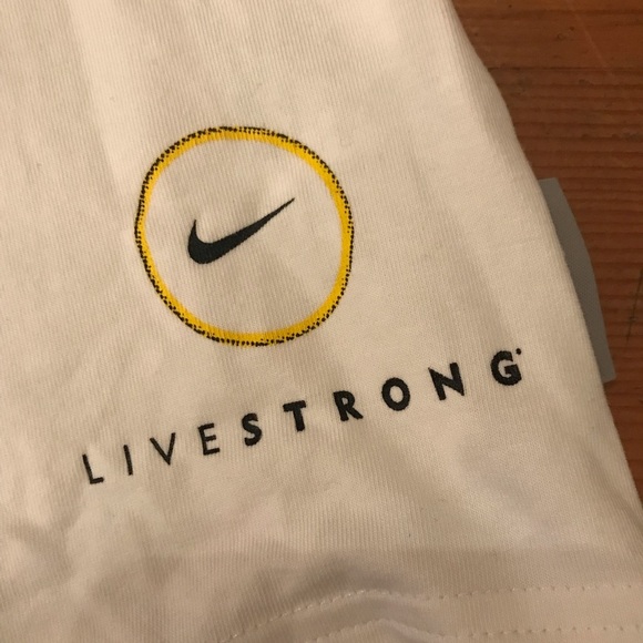 👟RARE NIKE DRI FIT LIVESTRONG Tee - Picture 2 of 8